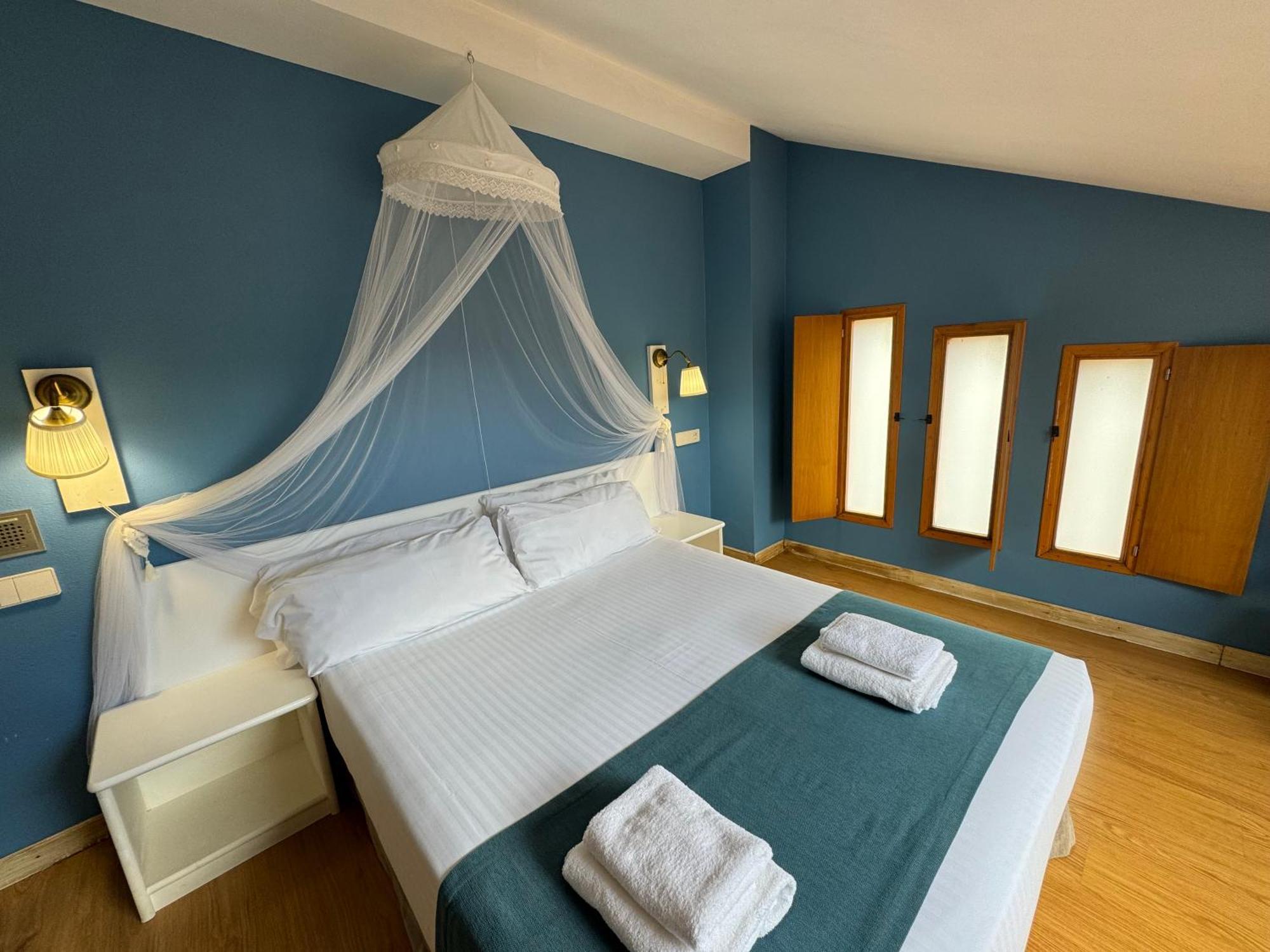 Hotel Jakue Puente la Reina Екстериор снимка