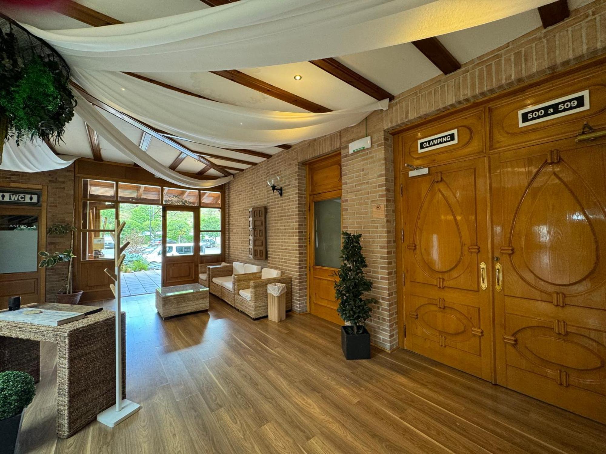 Hotel Jakue Puente la Reina Екстериор снимка