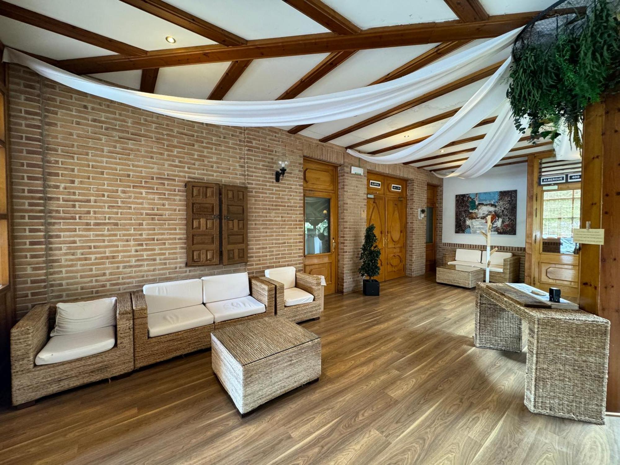 Hotel Jakue Puente la Reina Екстериор снимка