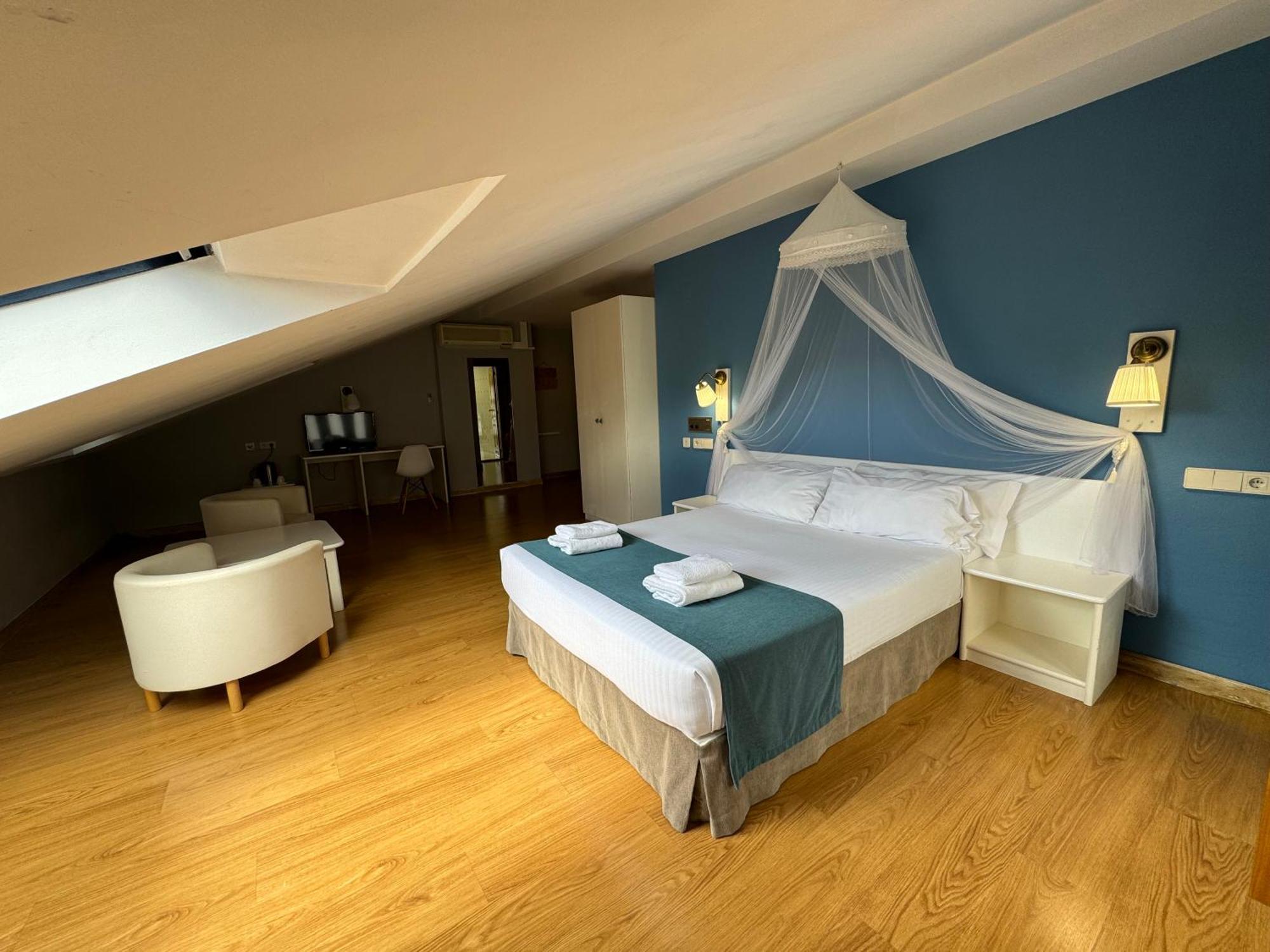 Hotel Jakue Puente la Reina Екстериор снимка
