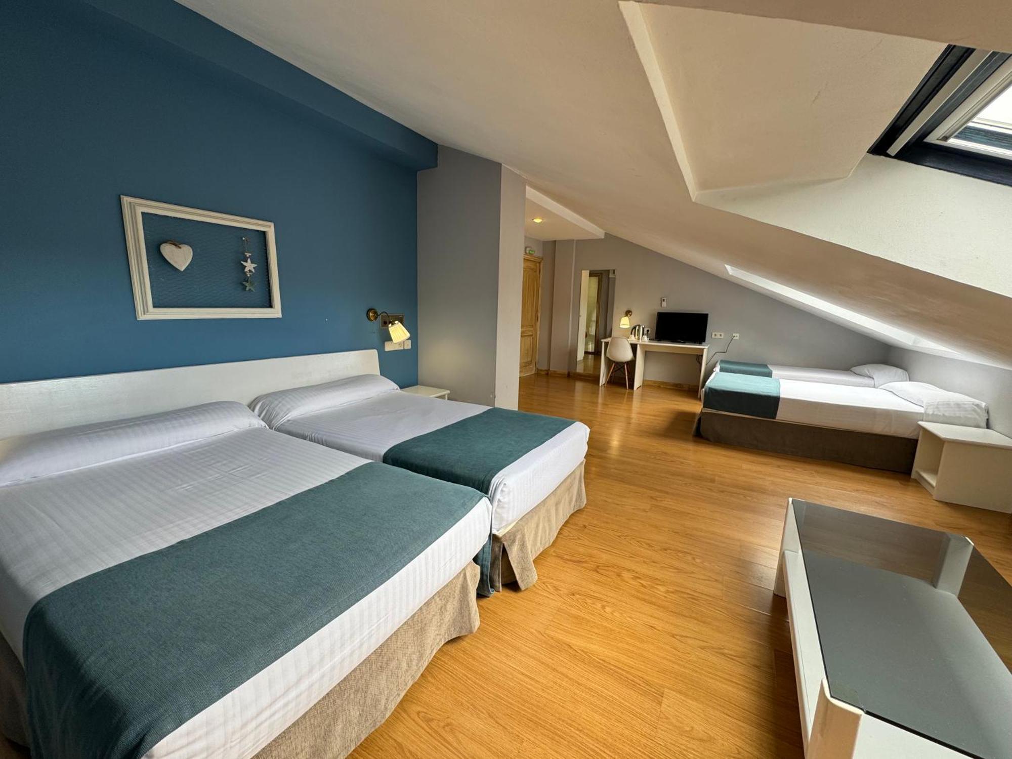 Hotel Jakue Puente la Reina Екстериор снимка