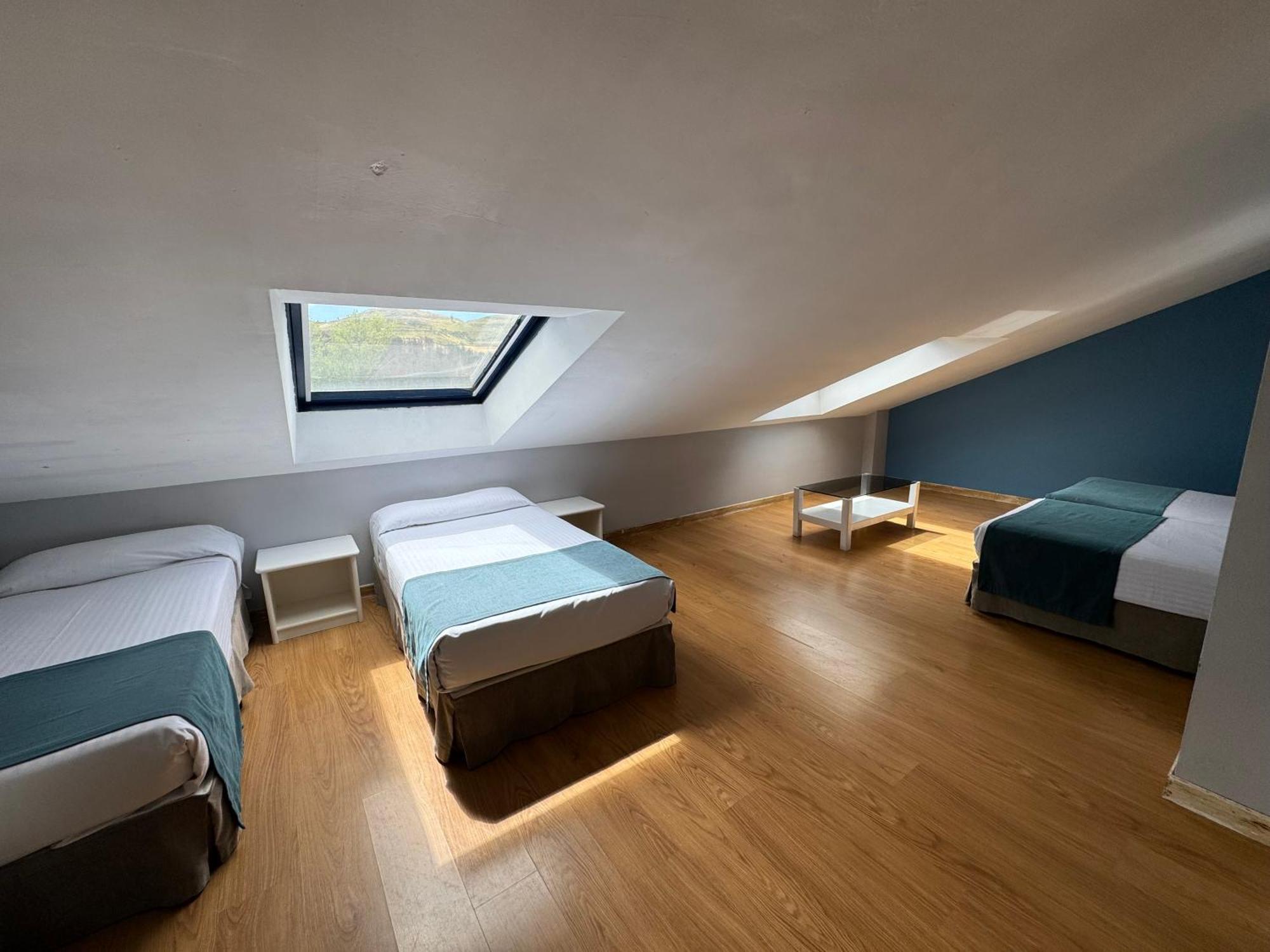 Hotel Jakue Puente la Reina Екстериор снимка