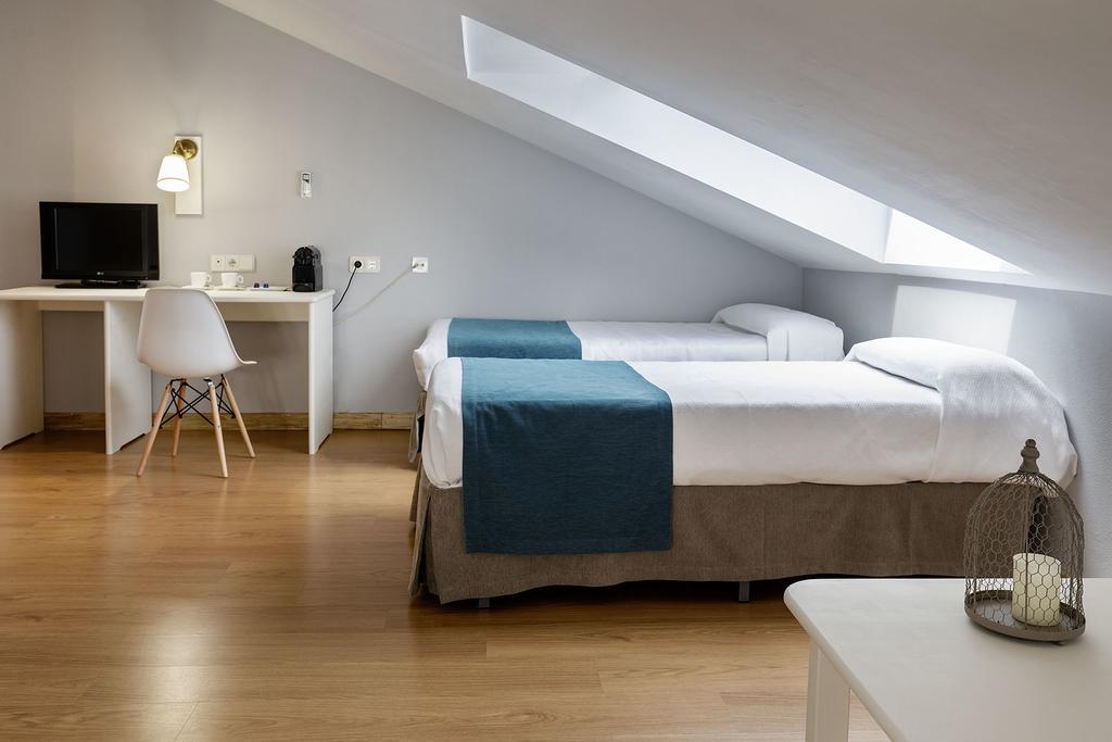 Hotel Jakue Puente la Reina Екстериор снимка
