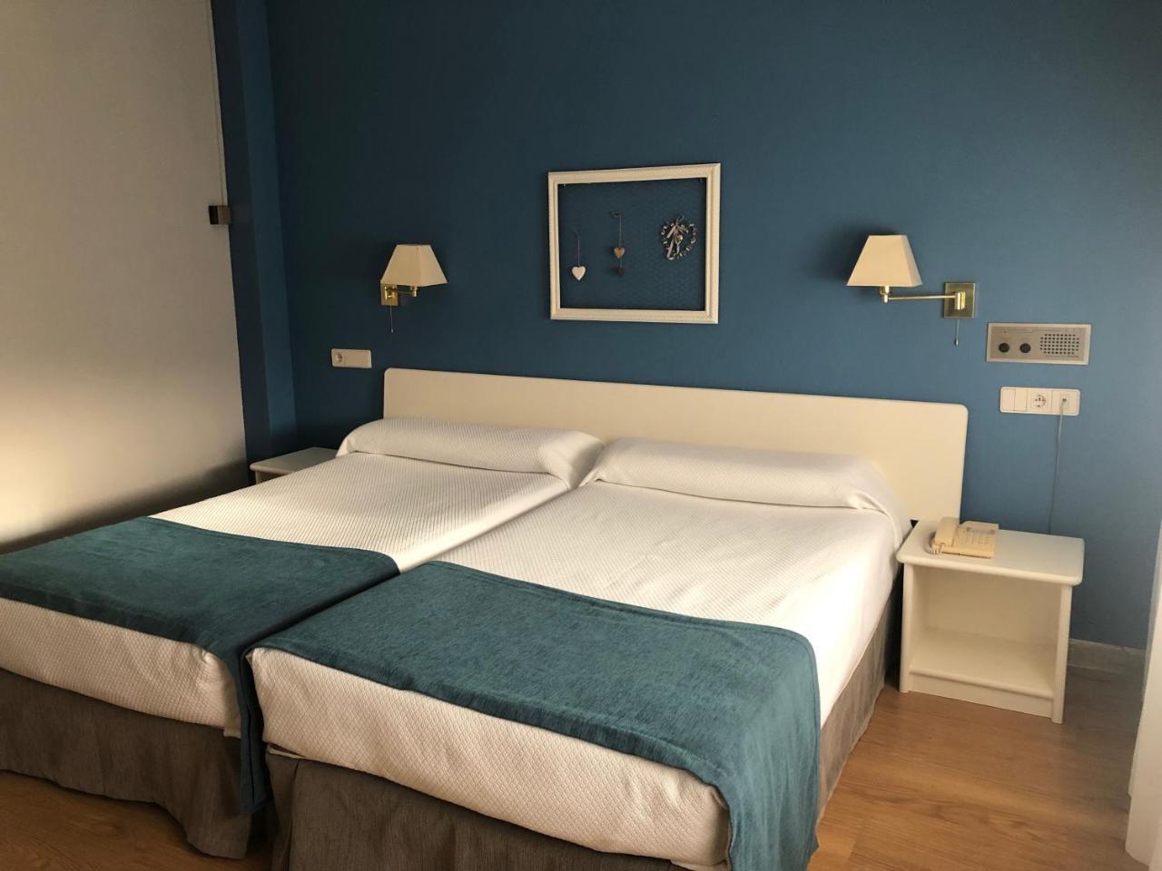Hotel Jakue Puente la Reina Екстериор снимка